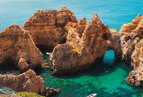 Explore a beleza das Ilhas Maldivas, da exuberância da Tailândia e outros destinos e descubra um novo você.